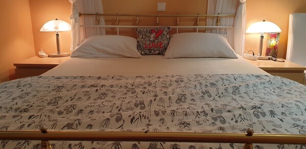 2 bedrooms, iron/ironing board, travel crib, free WiFi