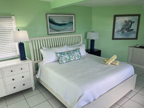 Rom – superior, 1 kingsize-seng, havutsikt | Sengetøy av topp kvalitet, dundyner og individuelt dekorert