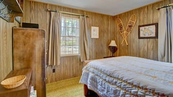 1 bedroom, desk, free WiFi, bed sheets