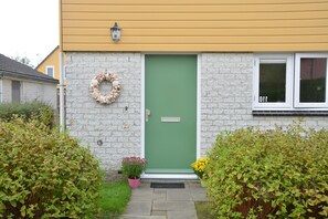 Garden - Holiday Home in Quiet Park for Families (Wemeldinge)