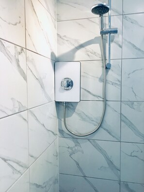 Shower, hair dryer, towels, soap - LUNA LOFT STYLE APARTMENT, ST IVES, CORNWALL 
includes private parking 

 (St Ives)