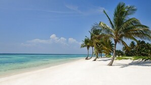 Unclassified image, 3 of 30, button - HDM 333 - Golf view apartment in exclusive resort, access to private beaches (Punta Cana)