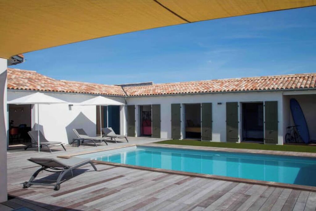 Alberca al aire libre y alberca climatizada