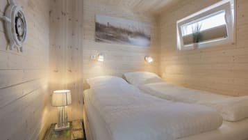 Mobil Karavan | 2 kamar tidur dan dilengkapi dengan perabotan berbeda-beda