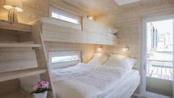 Mobile Home | 2 bedrooms, individually furnished