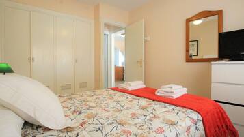 1 bedroom, bed sheets