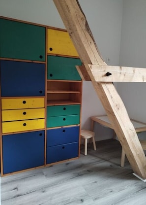 Maison | 3 chambres, ameublement personnalisé, fer et planche à repasser