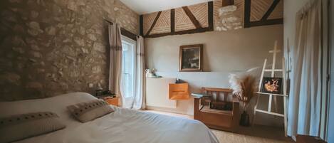 6 chambres, fer et planche à repasser, Wi-Fi, draps fournis