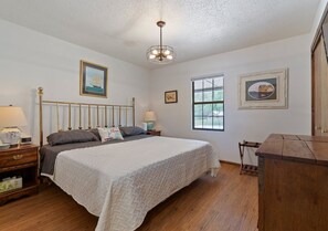 4 室のベッドルーム、旅行用ベビーベッド、WiFi、ベッドシーツ