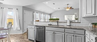 Weekday Spring Deals ~ Near Dyess ~Pets OK~ Sleeps 8 ~ 5 Stars ~ Spacious ~Clean