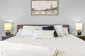 3 bedrooms, desk, iron/ironing board, travel crib