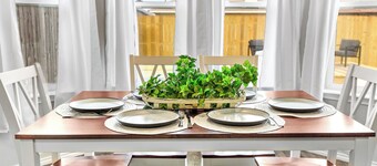 Weekday Summer Deals ~ Near Dyess ~Dogs OK~ Sleeps 8 ~ 5 Stars ~ Spacious ~Clean