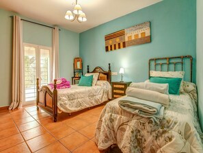 House | 5 bedrooms, individually furnished, bed sheets - Charming Villa With Private Pool (Archidona)
