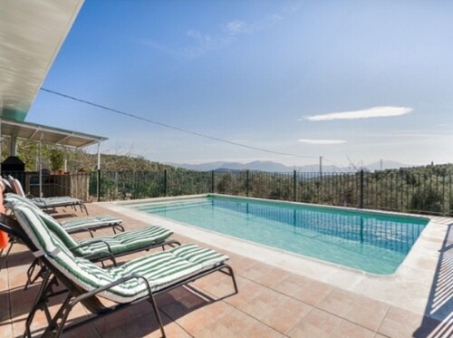 Charming Villa With Private Pool