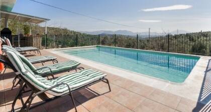 Charming Villa With Private Pool