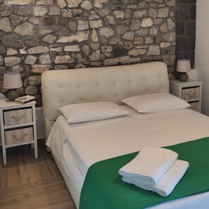 2 Schlafzimmer, Zimmersafe, Bügeleisen/Bügelbrett, Reisekinderbett