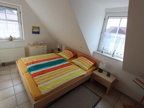 2 chambres, ameublement personnalisé, fer et planche à repasser