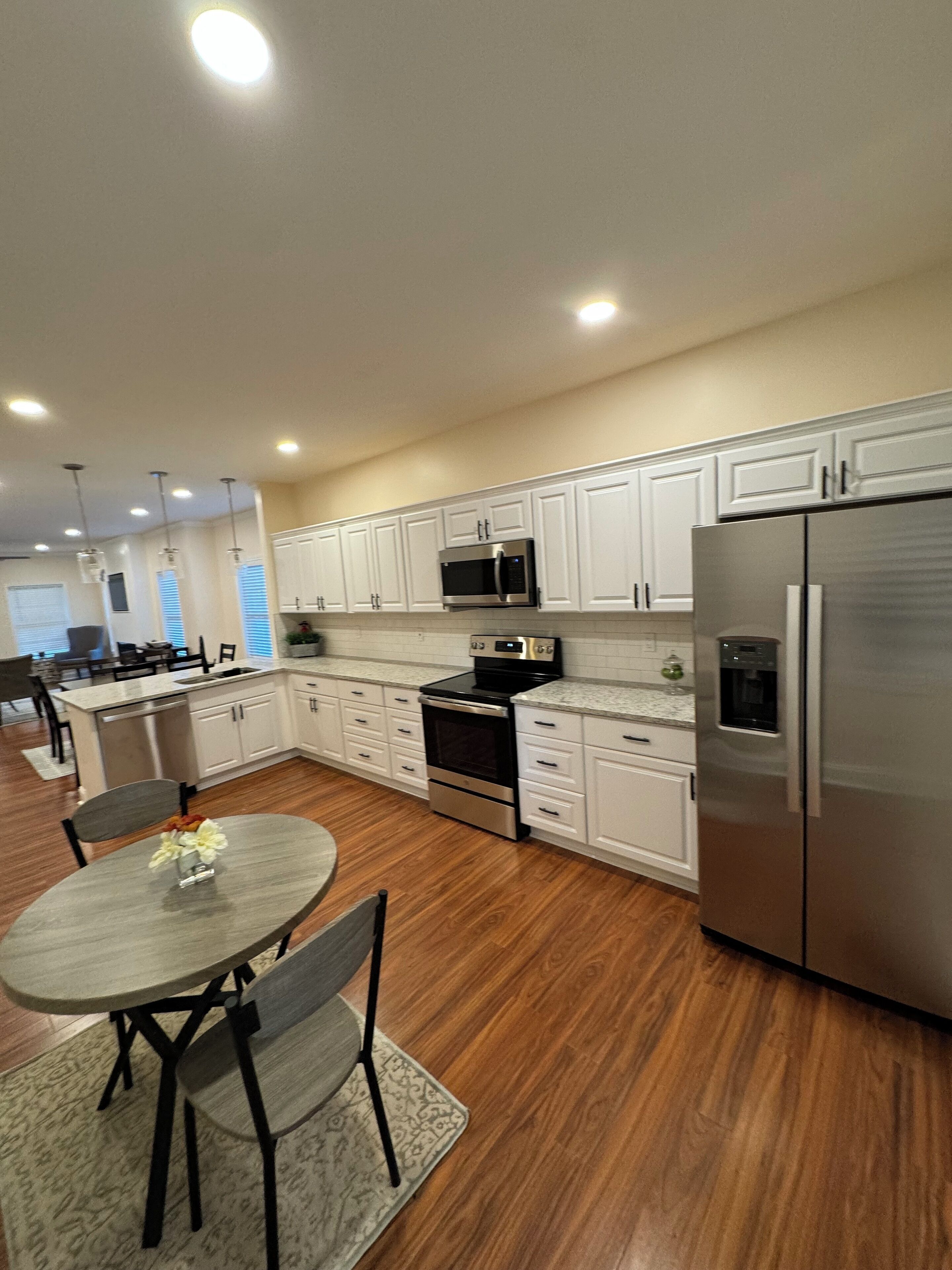 Elegant 4 bedroom home sleeps 8-10! 