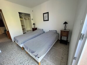 3 dormitorios, tabla de planchar con plancha, wifi y ropa de cama