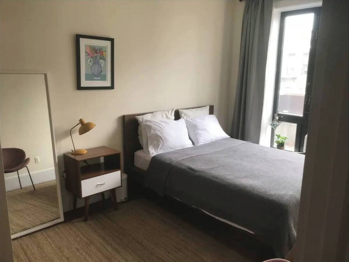 2 chambres, coffres-forts dans les chambres, fer et planche à repasser