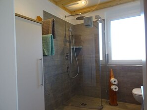 Bathroom - Holiday Apartment Kieschtock (Unterkirnach)