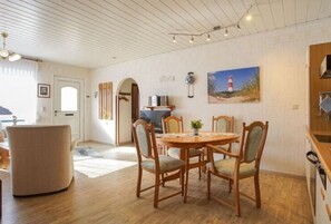 House | Private kitchen | Oven, electric kettle, toaster - Beckmann-visser Modern Retreat (Borkum)