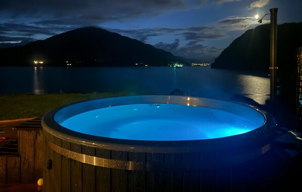 Bañera de hidromasaje exterior