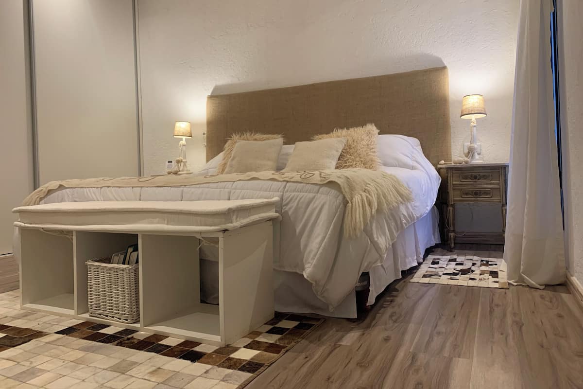 2 habitaciones, minibar, decoración personalizada y muebles diferentes