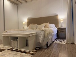 Casa Victoria | 2 bedrooms, minibar, individually decorated, individually furnished