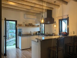 Espresso maker, electric kettle