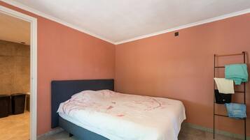 House | 2 bedrooms, individually furnished, bed sheets