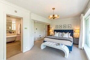 3 bedrooms, in-room safe, iron/ironing board, free WiFi