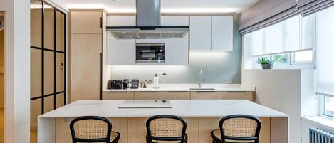 Réfrigérateur, micro-ondes, four, lave-vaisselle