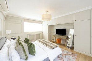 2 bedrooms, in-room safe, iron/ironing board, free WiFi