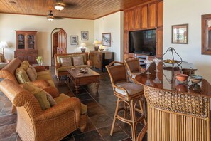 Smart TV, stereo - Croix Vista, Beautiful sweeping Views! (Cruz Bay)