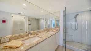 Shower, hair dryer, towels - Perfect Beach View Large 2 bedroom (Longboat Key)