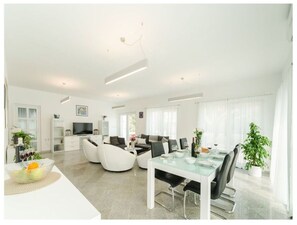 Dining - Casa Nova Modern Retreat (Privlaka)