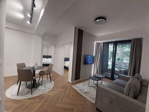 Leilighet, 2 soverom, balkong | Oppholdsområde