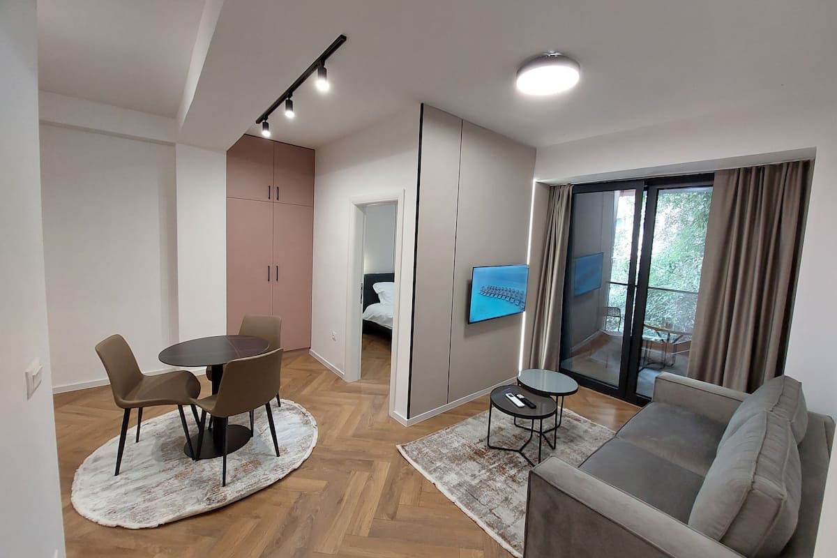 Superior Suite, 1 Bedroom, Balcony | Living area