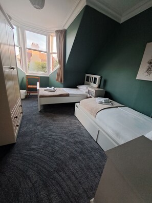 5 slaapkamers, een strijkplank/strijkijzer, gratis wifi, beddengoed