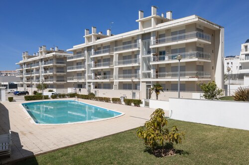 Nazaré Beach House - 5 minutes walking to the beach