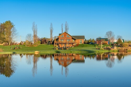 Luxe Amish Log Cabin | 10 Acres | Private Pond | Kayak | Pizza Oven | ATV Trails