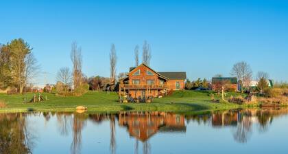 Luxe Amish Log Cabin | 10 Acres | Private Pond | Kayak | Pizza Oven | ATV Trails