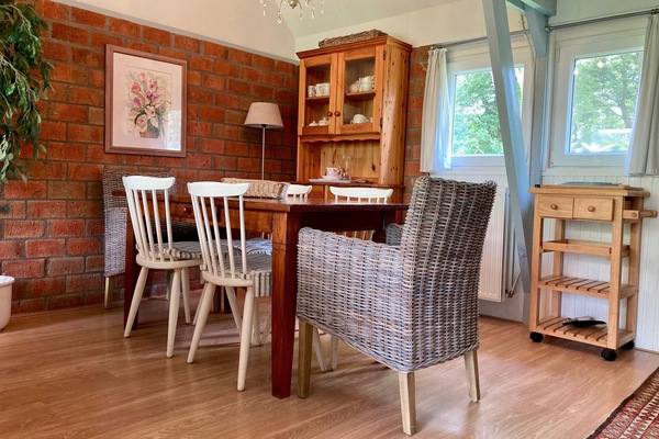 Bungalow, 3 Bedrooms, Terrace, Garden View | Dining