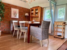 Bungalow, 3 habitaciones, terraza, vistas al jardín | Restauración