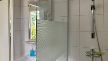 Bungalow, 3 Bedrooms, Terrace, Garden View | Bathroom