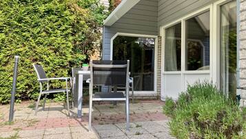 Bungalow, 3 Bedrooms, Terrace, Garden View | Outdoor dining