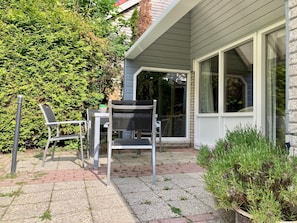 Outdoor dining - Holiday House Viktoria at Lake Lauwersmeer (Anjum)