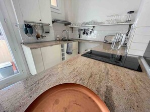 Kühlschrank, Ofen, Herdplatte, Geschirrspüler