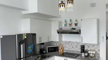 Fridge, microwave, stovetop, coffee/tea maker